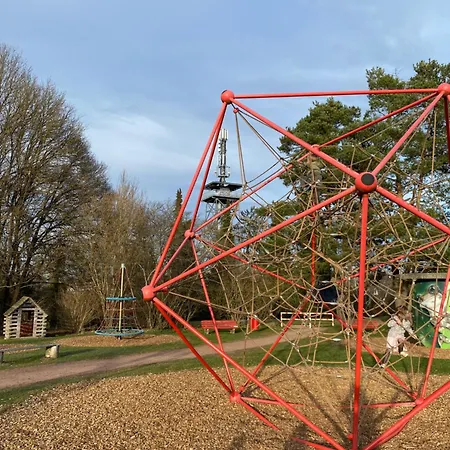 Voll Ausgestattete 3 Mit 2 Schlafzimmer Appartement *